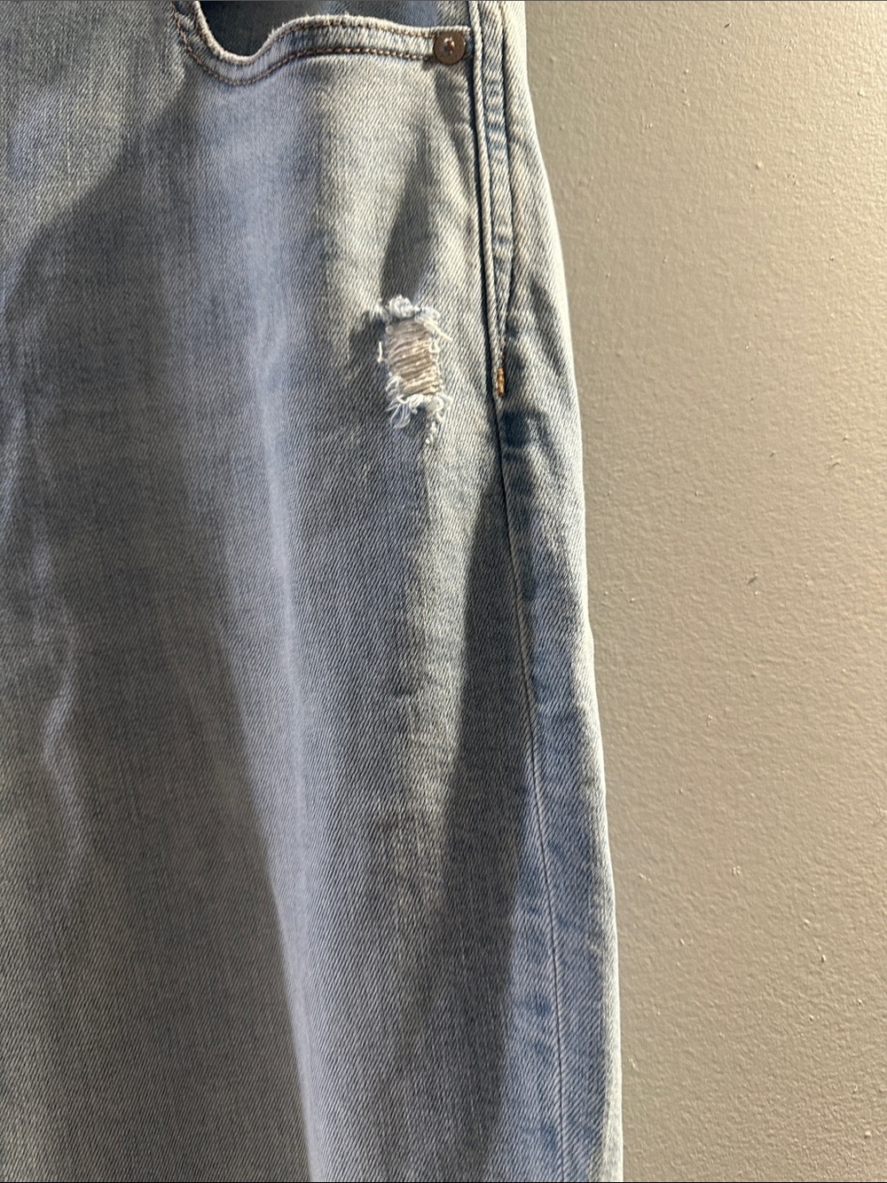 American Eagle Outfitters Light Blue Wide-Leg Jeans with Raw Hem - Picture 3 of 9